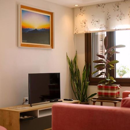 Το Σπίτι Της Ευτυχίας Σουίτα Apartment Karpenisi Bagian luar foto