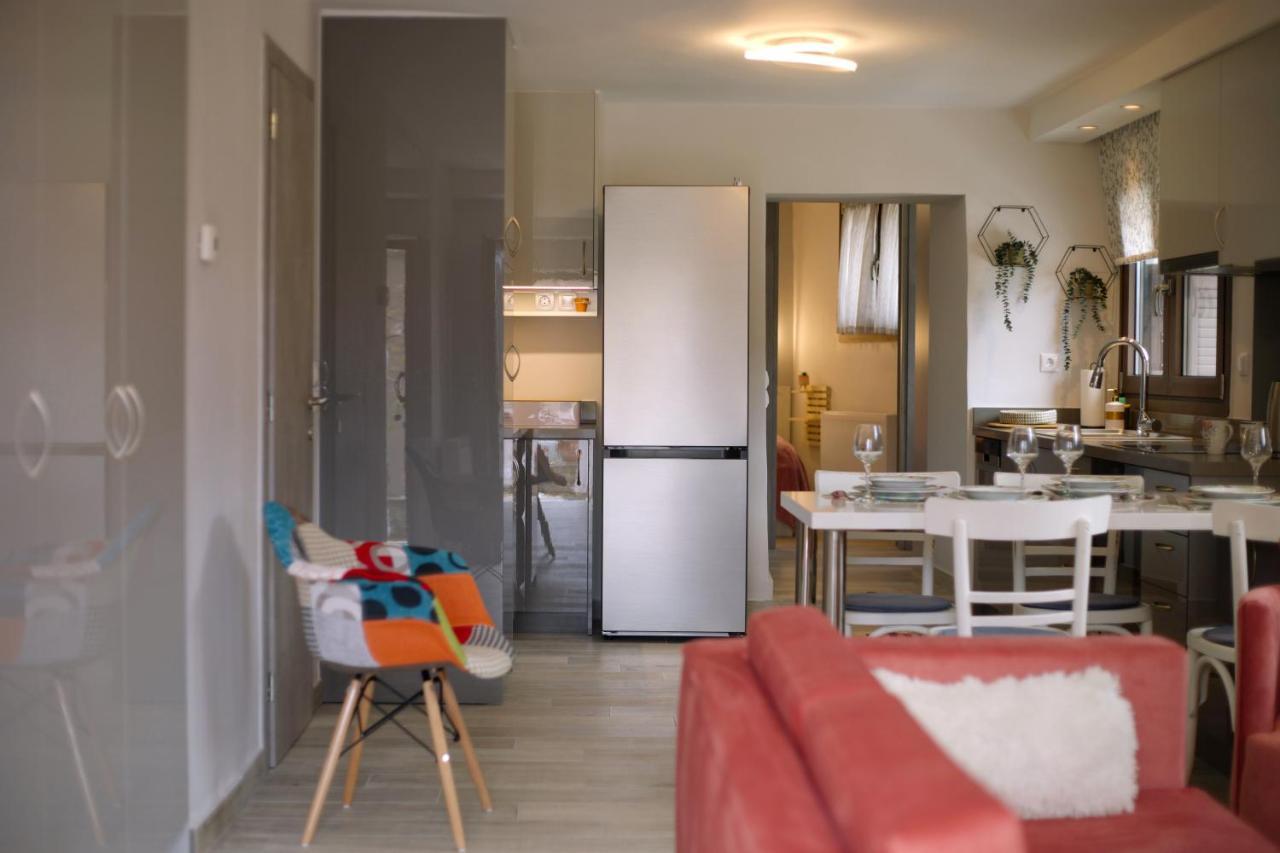 Το Σπίτι Της Ευτυχίας Σουίτα Apartment Karpenisi Bagian luar foto