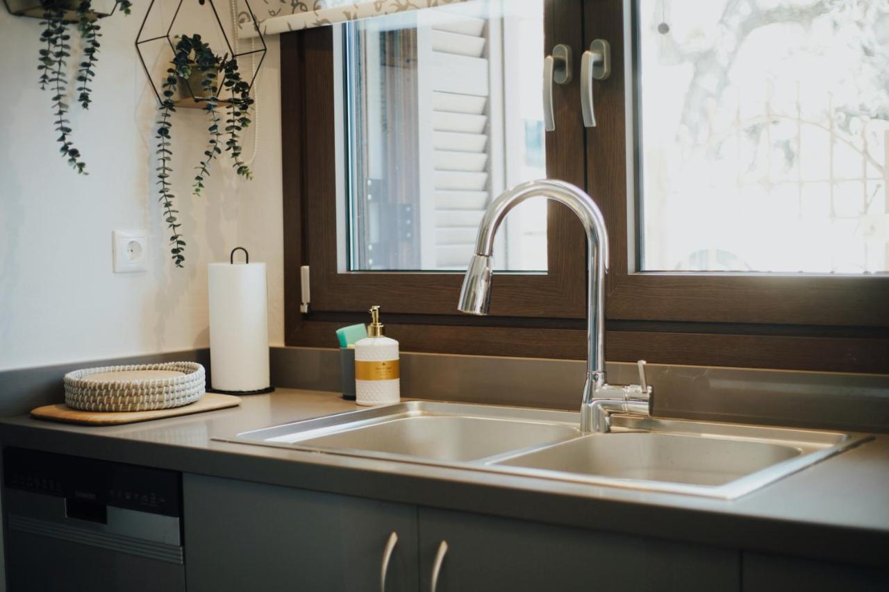 Το Σπίτι Της Ευτυχίας Σουίτα Apartment Karpenisi Bagian luar foto