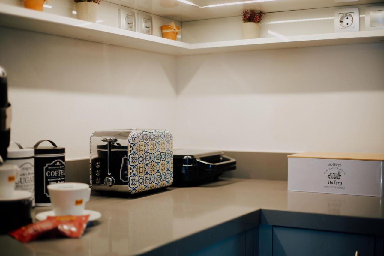 Το Σπίτι Της Ευτυχίας Σουίτα Apartment Karpenisi Bagian luar foto