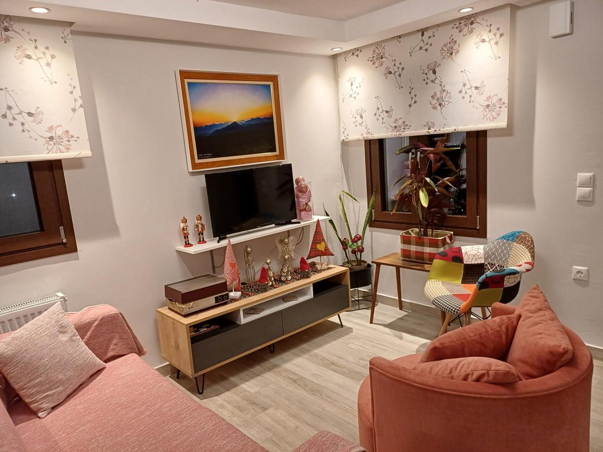 Το Σπίτι Της Ευτυχίας Σουίτα Apartment Karpenisi Bagian luar foto